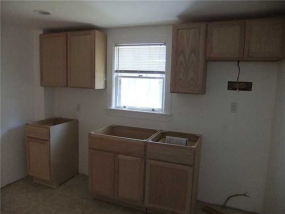 3rd image of 1110 Narragansett Pkwy