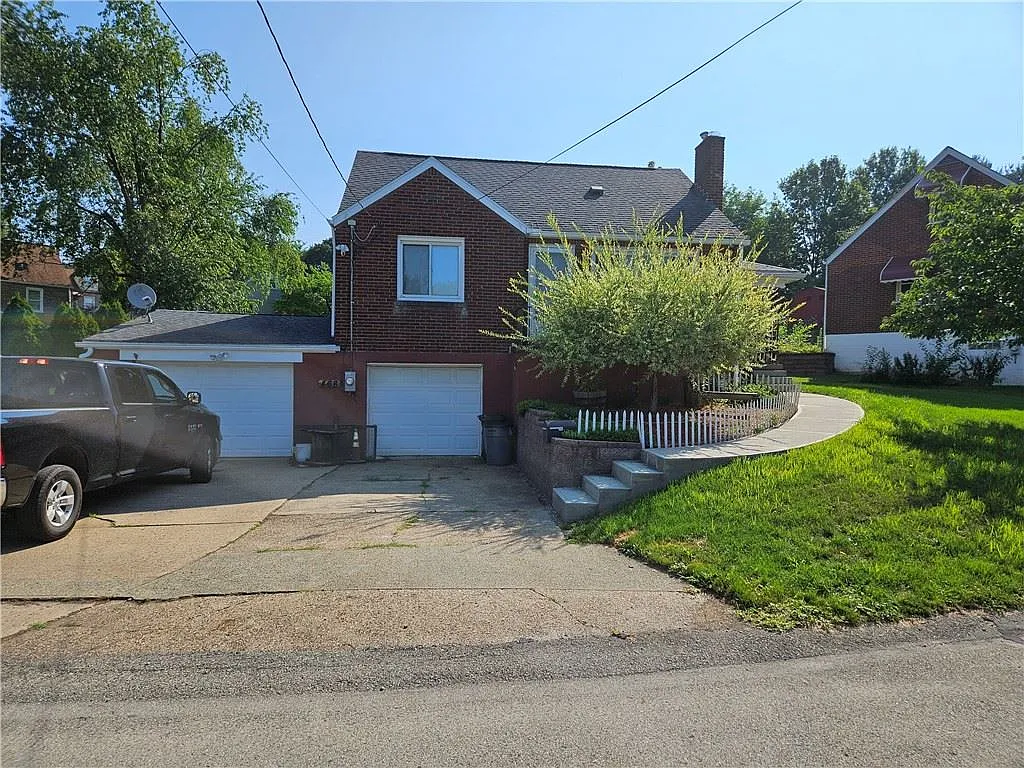 468 McCully St photo 1