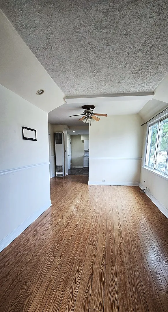3 bed, 1100 sqft, $1,875 — Photo 2