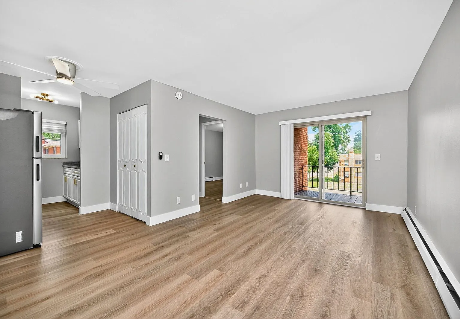 1 bed, 1.0 bath, 550 sqft, $1,000 — Photo 2