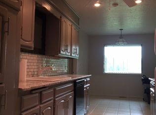 417 E Fairway Dr S, Broken Arrow, OK 74011