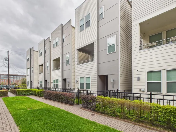 2711 Clinton Dr, Houston, TX 77020