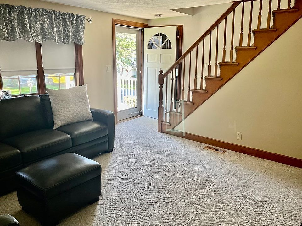 37 Locust St, Woburn, MA 01801 Zillow