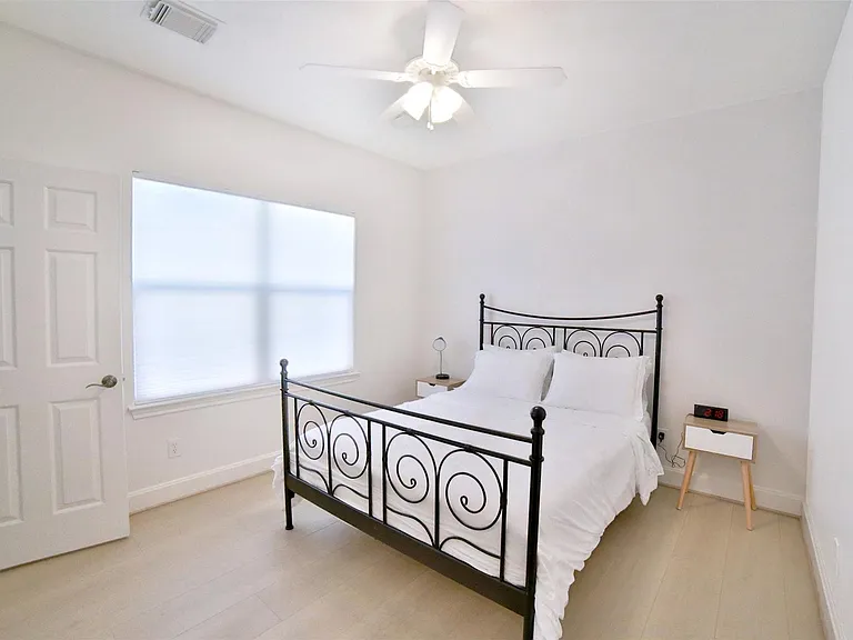 2410 Dorrington St #C — Photo 26