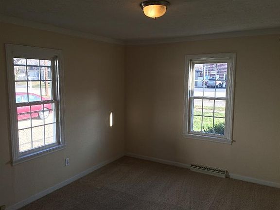3rd image of 1824 Sheffield St