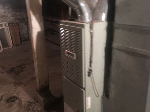 2nd image of 504 E Pearl St