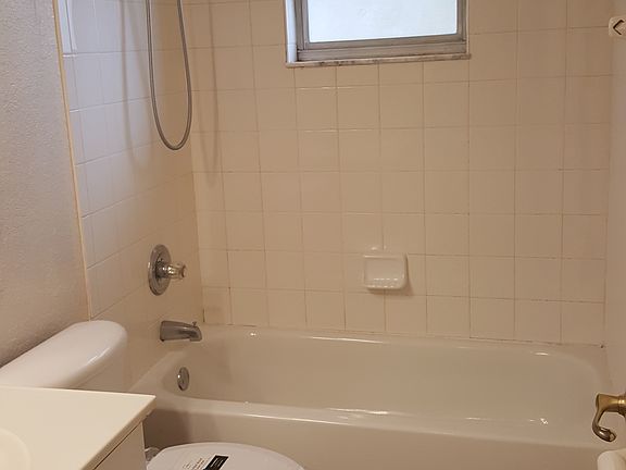 4th image of 13024 NE 7th Ln