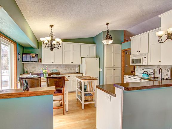 4th image of 2389 Legion Ln N