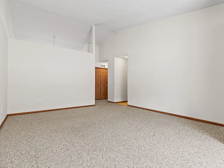 Woodland Creek Townhomes - Saginaw, MI — Photo 7