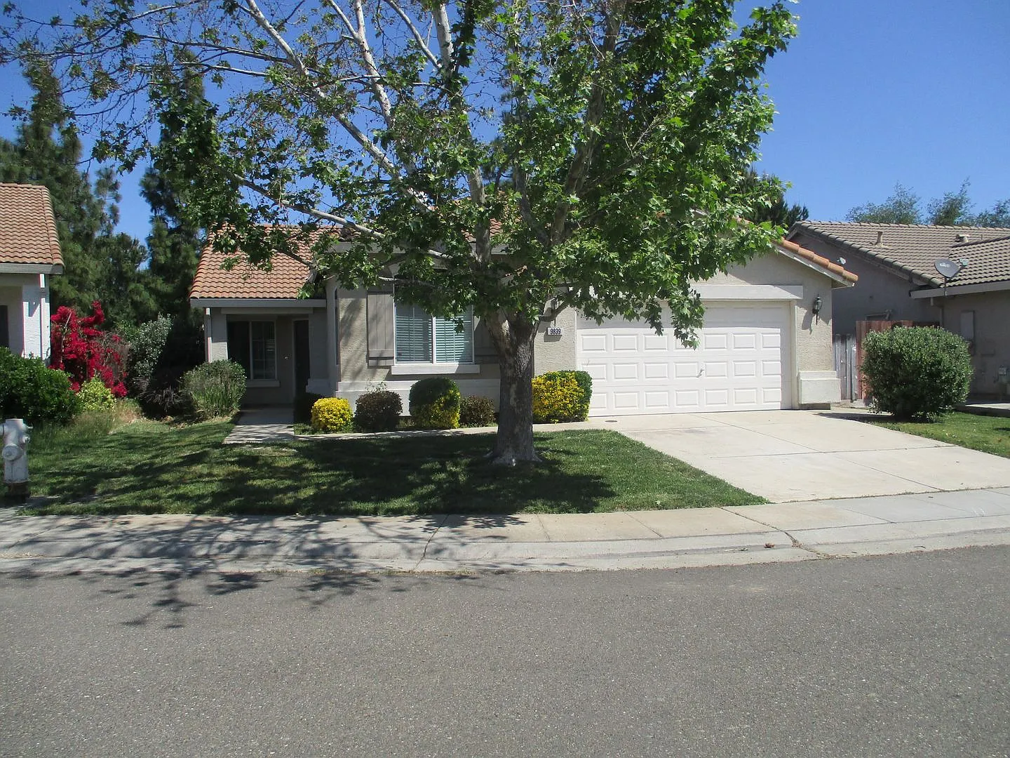 Nice Home In Elk Grove!! — Photo 1