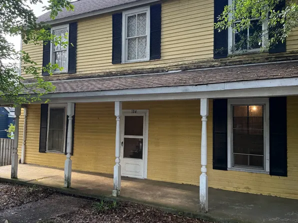 104 W Mauldin St, Walhalla, SC 29691