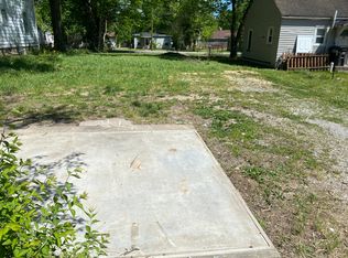 704 N James St, Carbondale, IL 62901