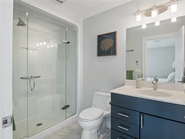 the third floor full bathroom
