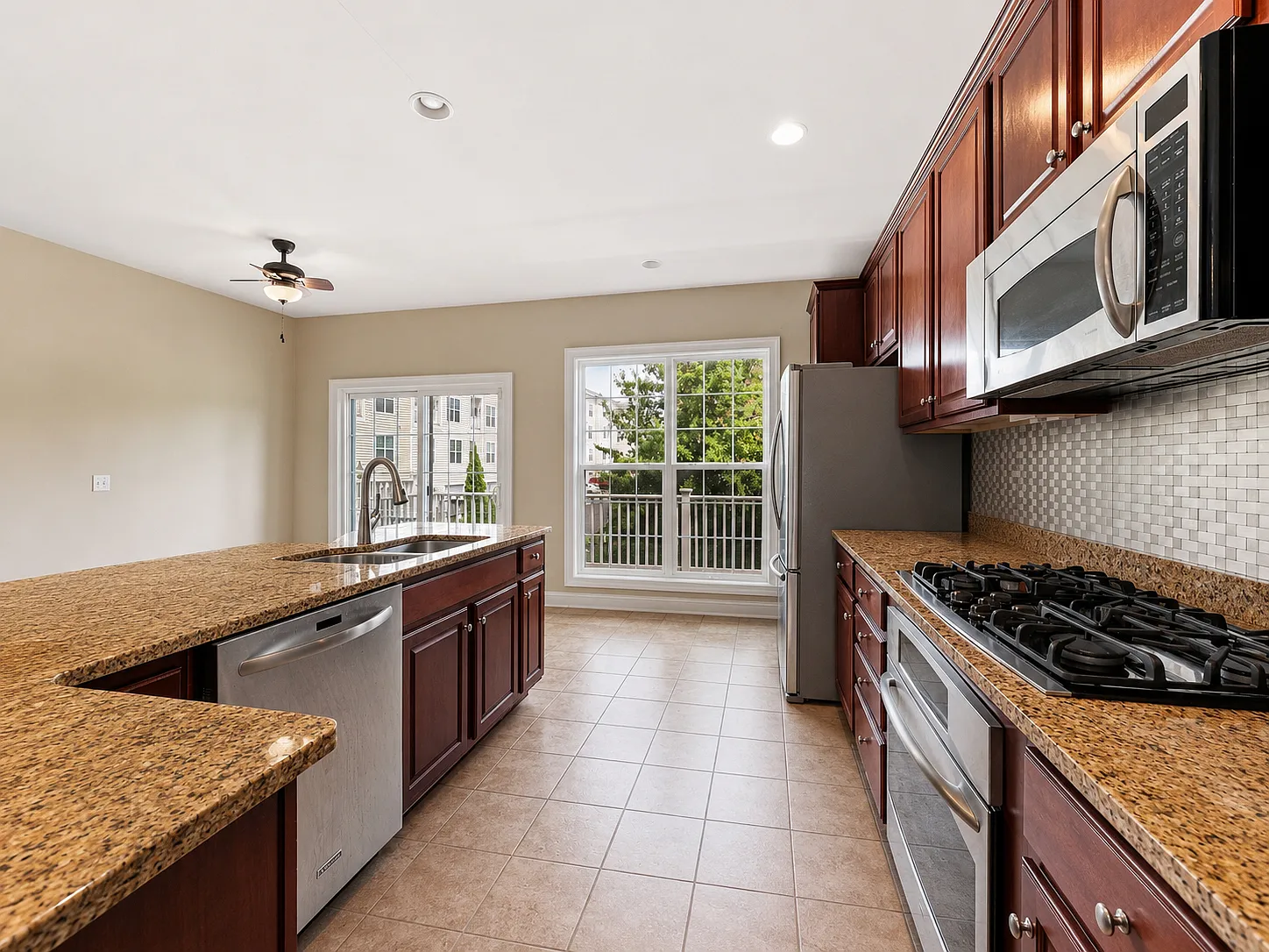 4 bed, 1957 sqft, $3,300 — Photo 4