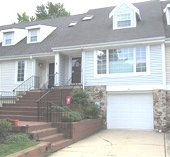 1st image of 10 Marsh Woods Ln