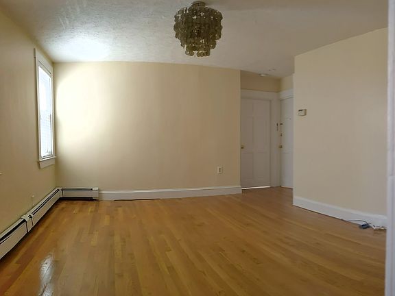 3rd image of 135 Vernon St