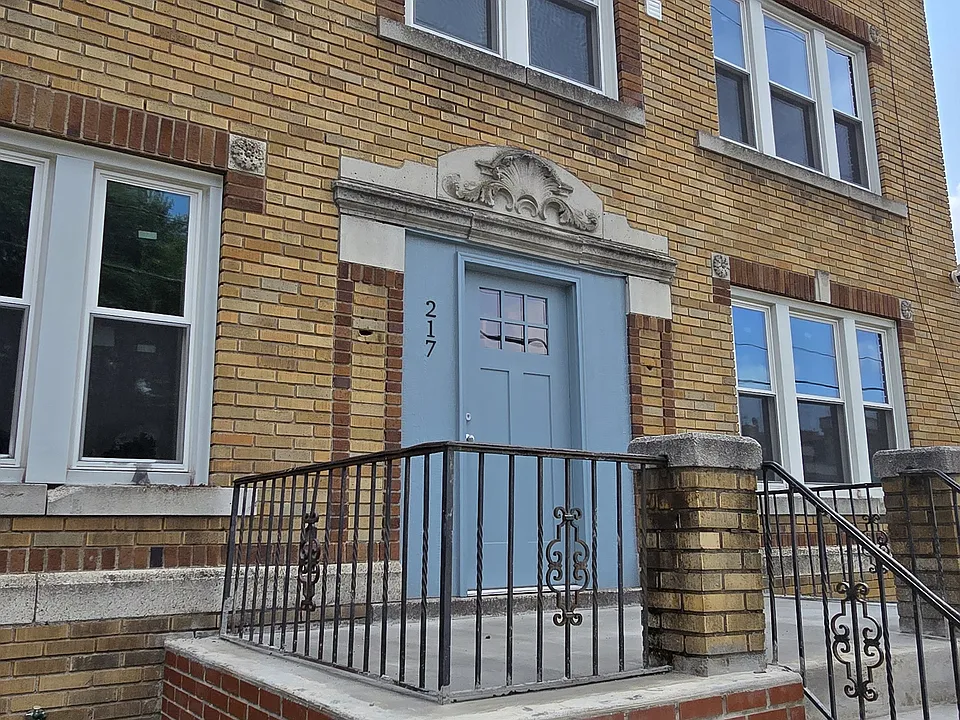 217 High St #3S