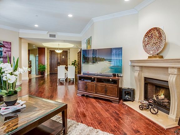 4th image of 855 N Wilcox Ave #101