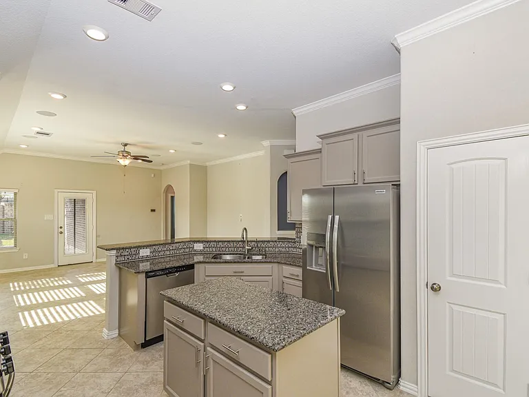9403 Briscoe Bend Ln — Photo 8