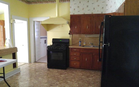 3rd image of 521 W Kleberg Ave