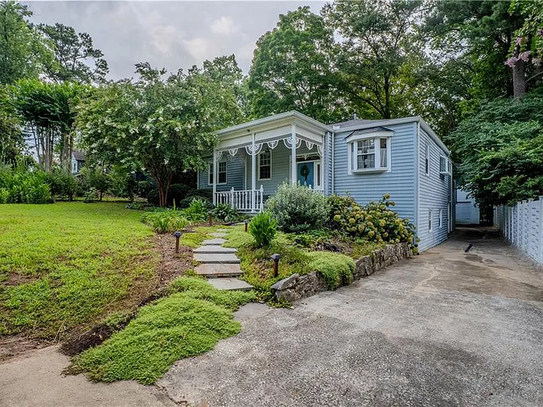 1053 Vista Trl NE — Photo 2