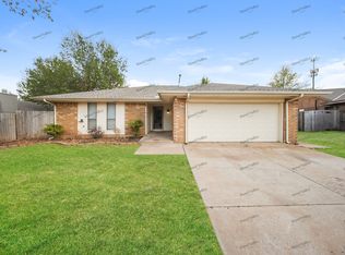 12044 Czech Hall Cir, Yukon, OK 73099