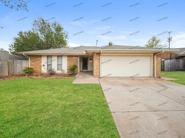 12044 Czech Hall Cir, Yukon, OK 73099