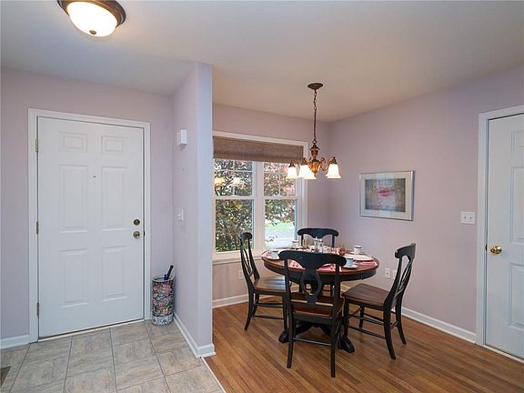 4th image of 3927 N Park Way