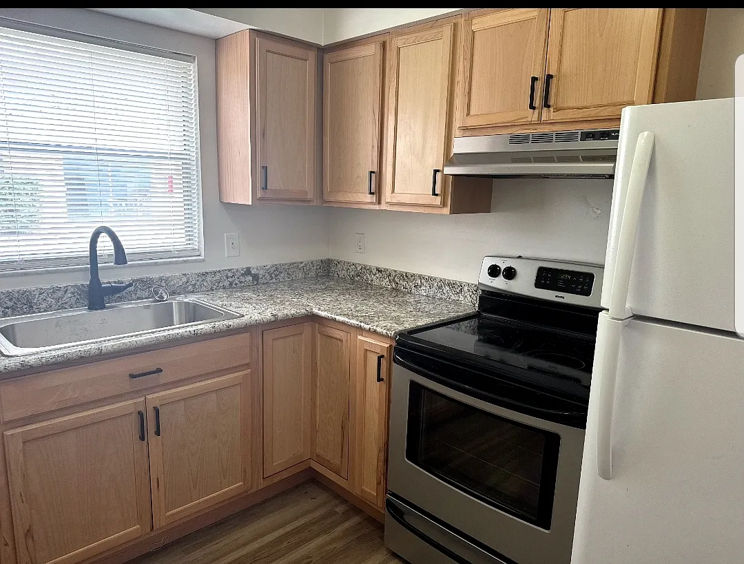2 bed, 900 sqft, $1,700 — Photo 2