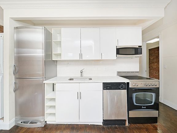 3rd image of 522 E 5th St APT 9
