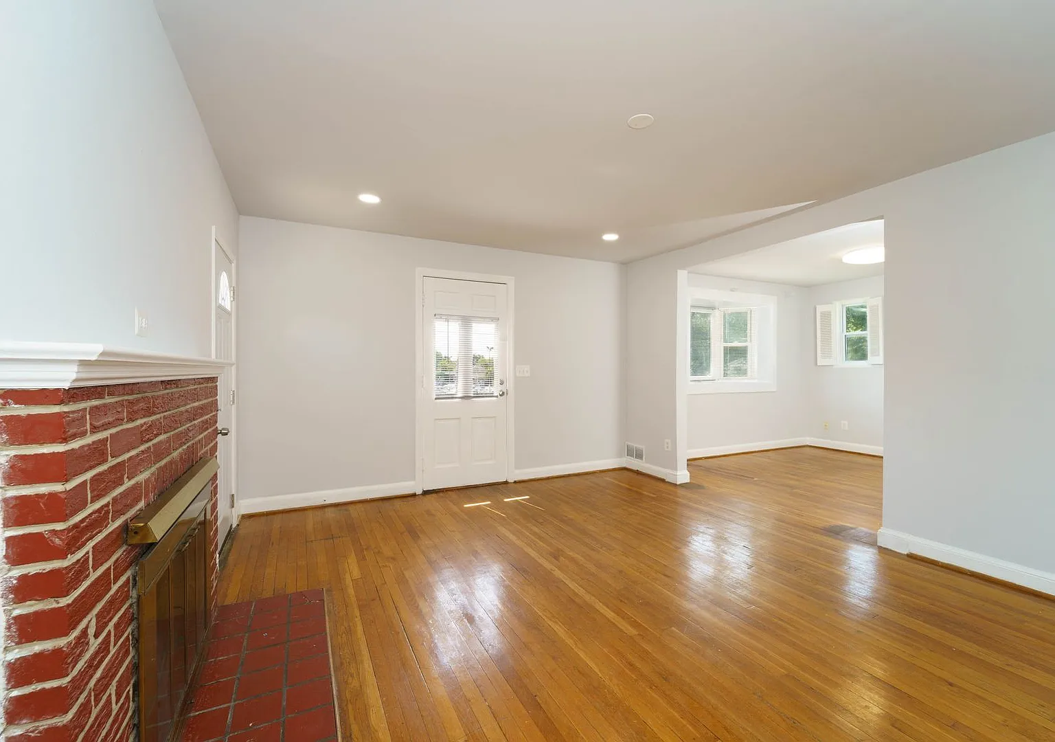 Single Family Home in Silver Spring, MD — Photo 4