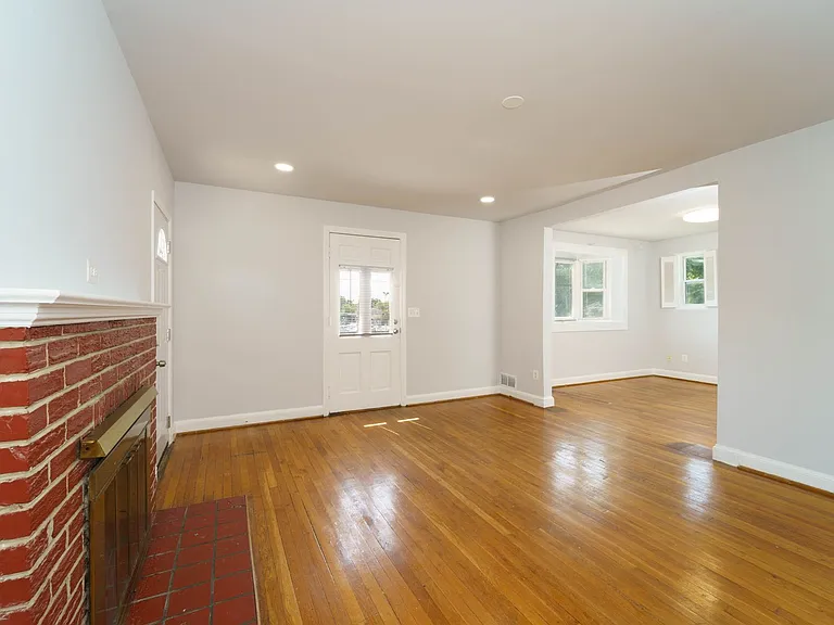 10024 Lorain Ave — Photo 5