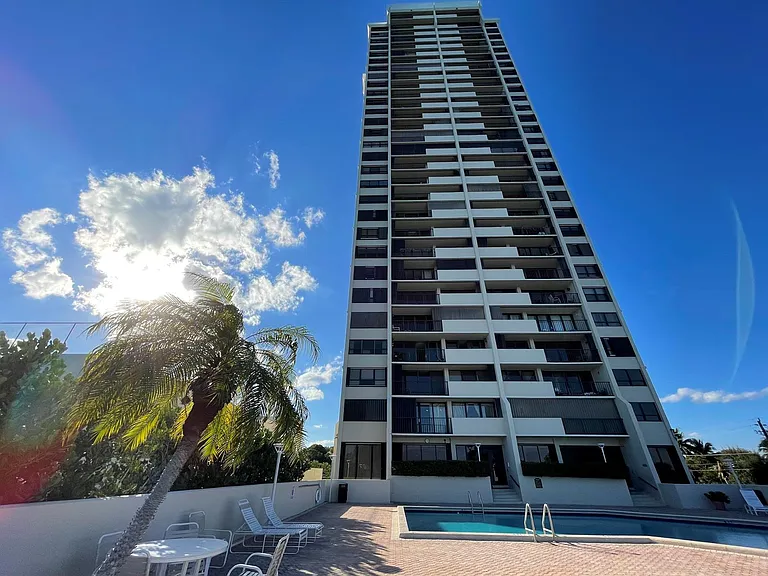 5600 N Flagler Dr #2209 — Photo 37