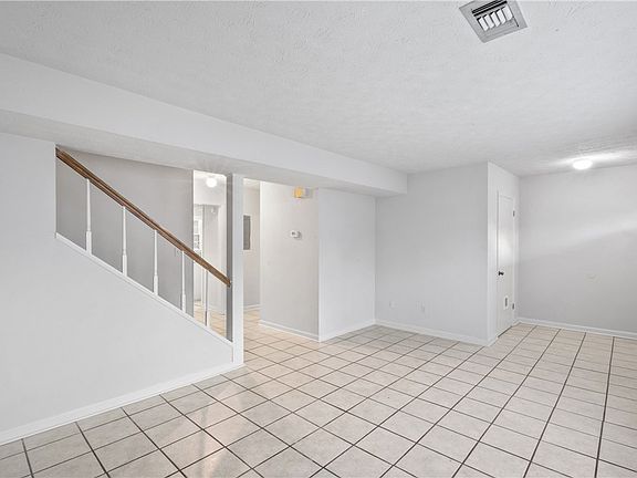 5th image of 530 Oak Meadow Ln