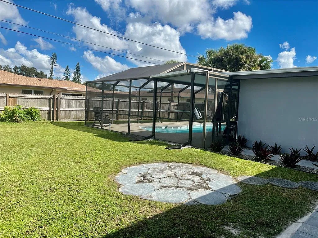 2 bed, 2.0 bath, 1299 sqft, $4,000 — Photo 3