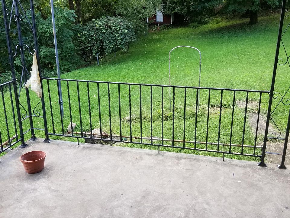 2nd image of 860 Joan Dr