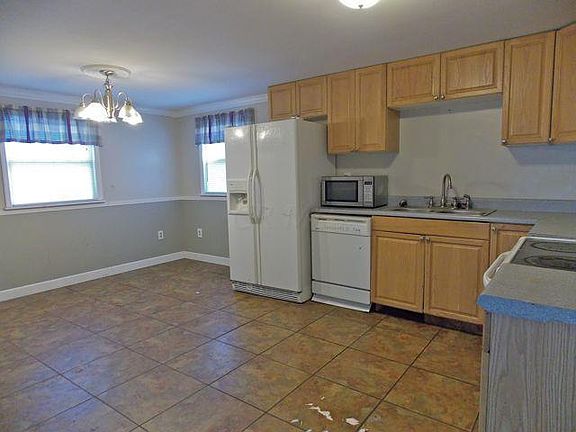 5th image of 1101 Carlton Dr
