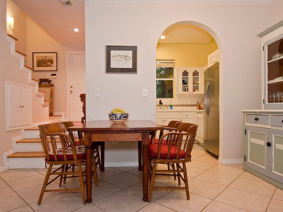 4th image of 3043-0 Center St #5