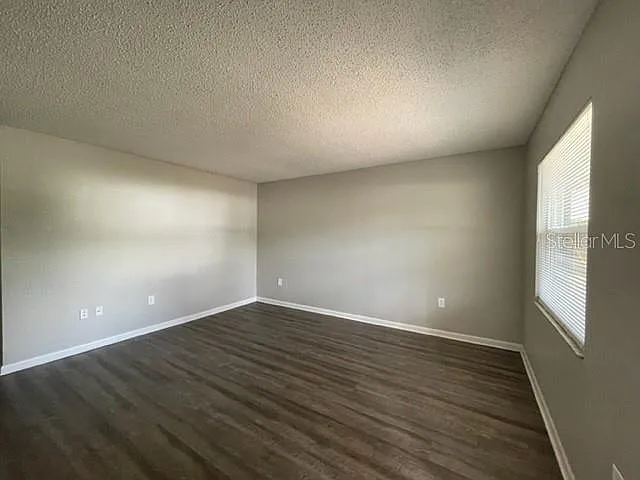 2415 Idlewild St — Photo 4