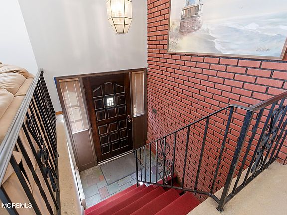 4th image of 616 Baron Street