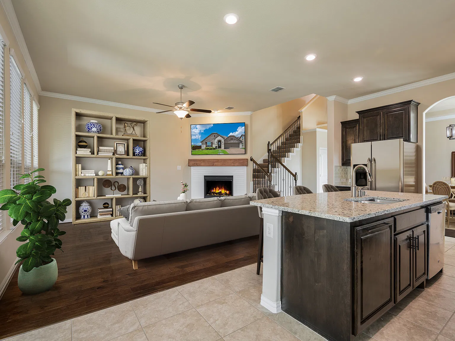 4 bed, 2.5 bath, 2500 sqft, $3,175 — Photo 3