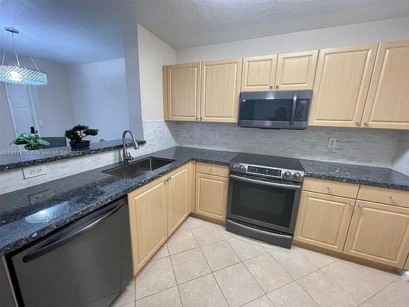 3rd image of 609 E Sheridan St APT 305