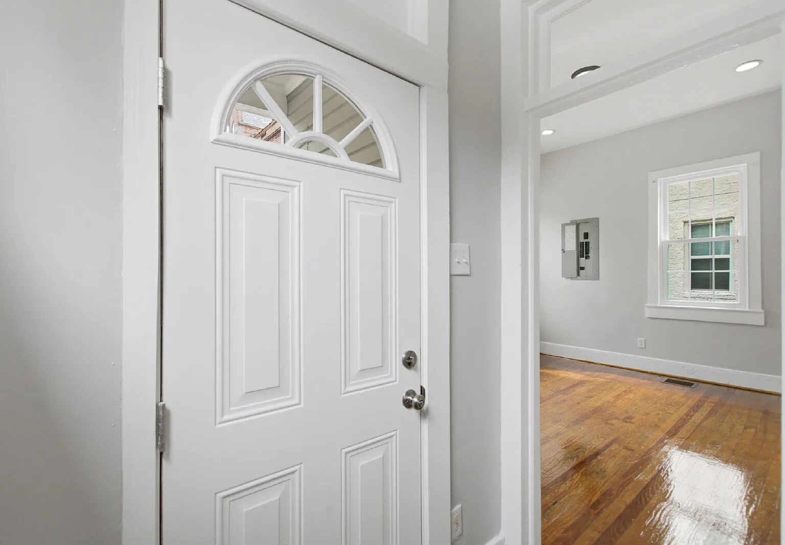 2 bed, 1.0 bath, 912 sqft, $2,795 — Photo 4