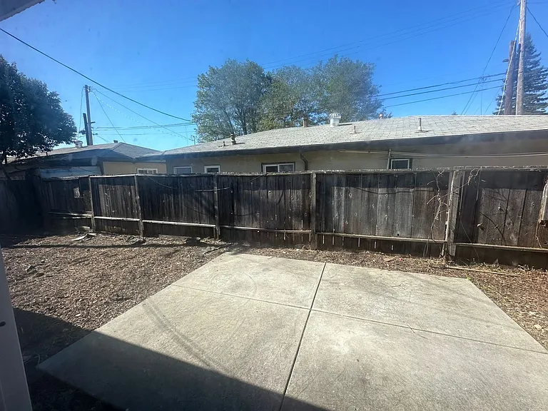 332-348 Bartlett Ave — Photo 11