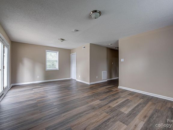 3rd image of 1217 Brookwood Dr
