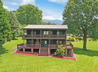 418 Sneaking Creek Dr, Hayesville, NC 28904