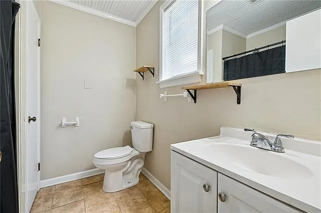 627 Julius Ave — Photo 4