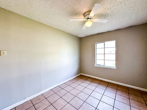 5th image of 4701 Wynona Dr
