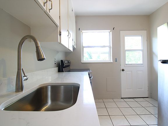 5th image of 1021 Dowd Ave #1