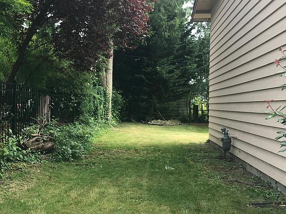 4th image of 12546 5th Ave NE #B